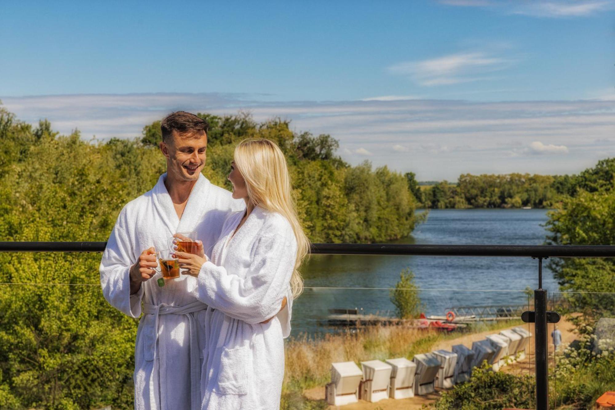 Bernstein Acamed Resort Nienburg  ภายนอก รูปภาพ